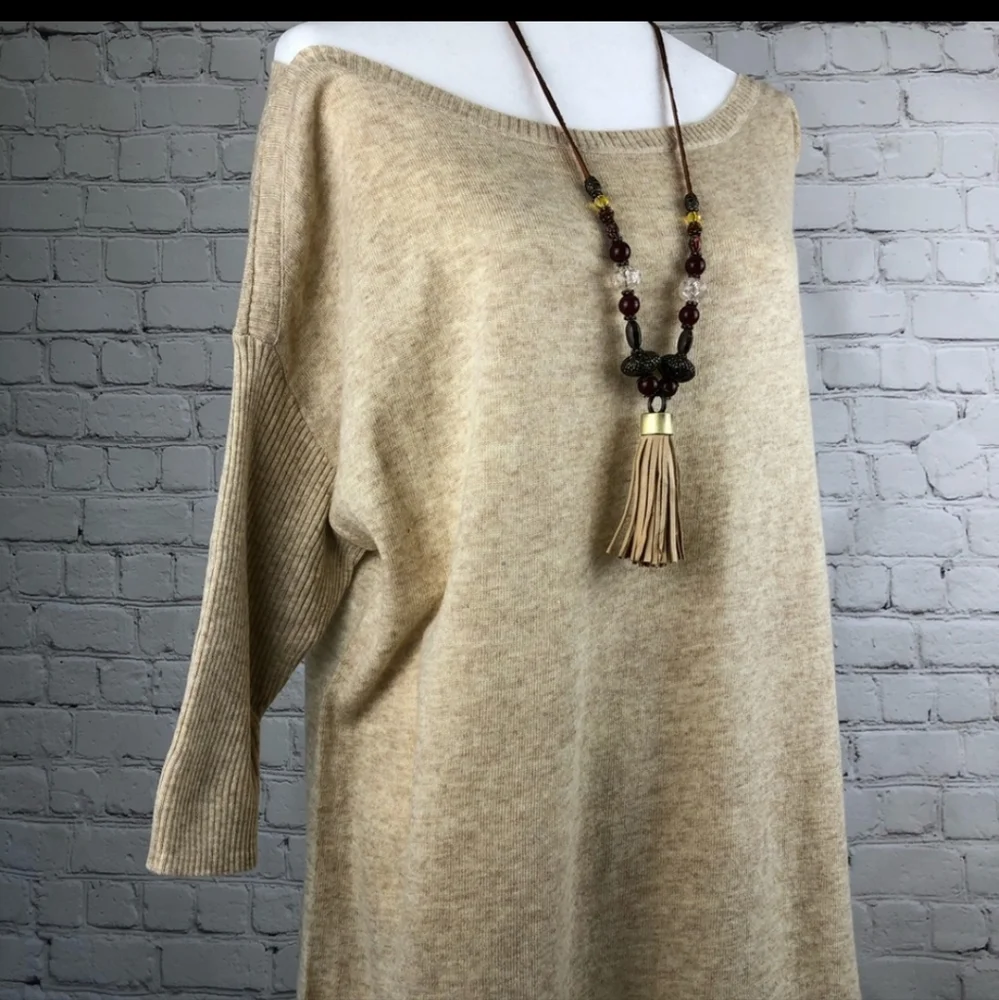 Light weight boat neck sweater. Necklace not included - Picture 1 of 5